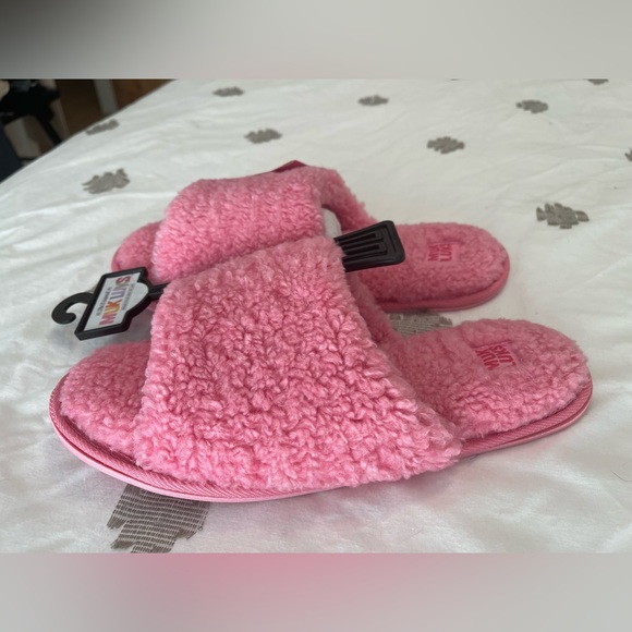 Muk Luks cozy slippers - Picture 3 of 7